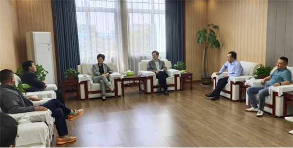 縣紀(jì)委書記馮泊等一行蒞臨智能化車間調(diào)研指導(dǎo)工作265.png